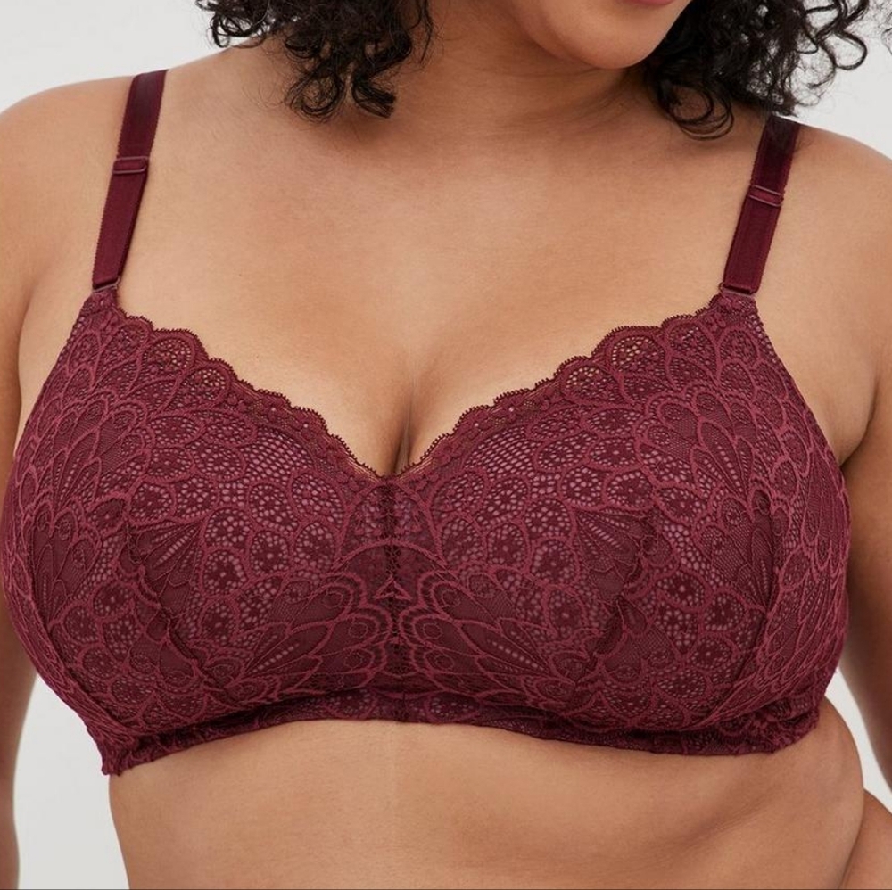 Torrid Lightly Lined Everyday WireFree Lace Bra w/ 360 Back Smooth 46B
